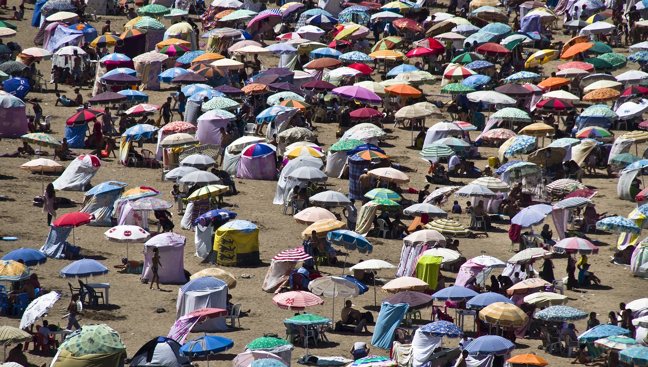 中秋假期出行人数突破高峰，超6.2亿人次的中国旅游热潮